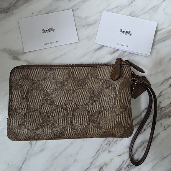 NWT Coach Brown Wristlet - Picture 2 of 9